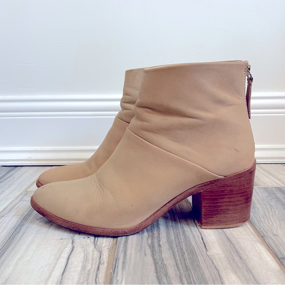 Nisolo Beige Leather Ankle Booties